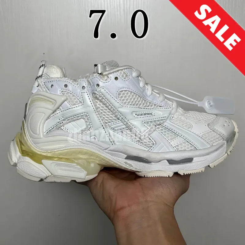 With Box Womens Mens Casual shoes Runner 7.0 7.5 Track 3.0 LED Multicolor Black White Designer Shoes Burgundy Trainers